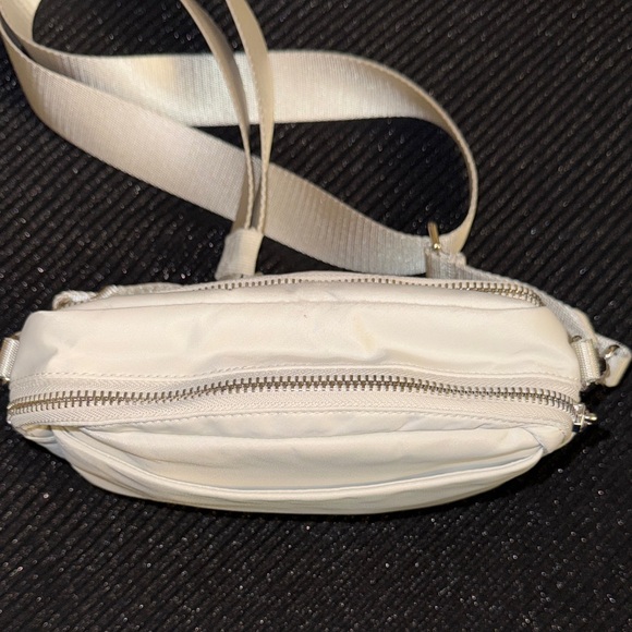 lululemon athletica Cream Crossbody Bag - Picture 3 of 14